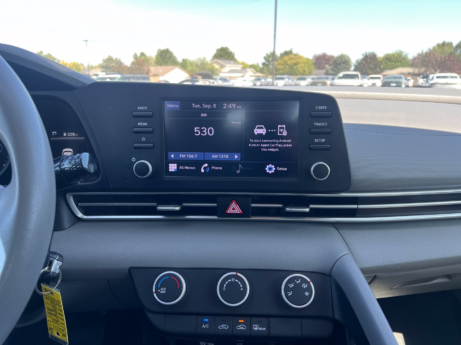 Used 2022 Hyundai Elantra SE FWD image 19