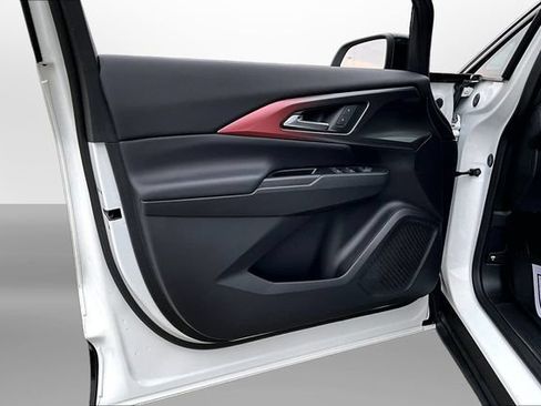 Certified 2024 Chevrolet Equinox EV RS FWD image 22