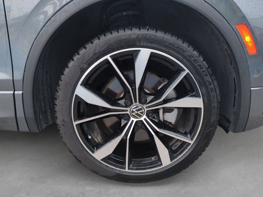 Used 2022 Volkswagen Tiguan SEL R-Line AWD/4WD image 10