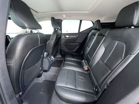 Used 2025 Volvo XC40 B5 Plus image 12
