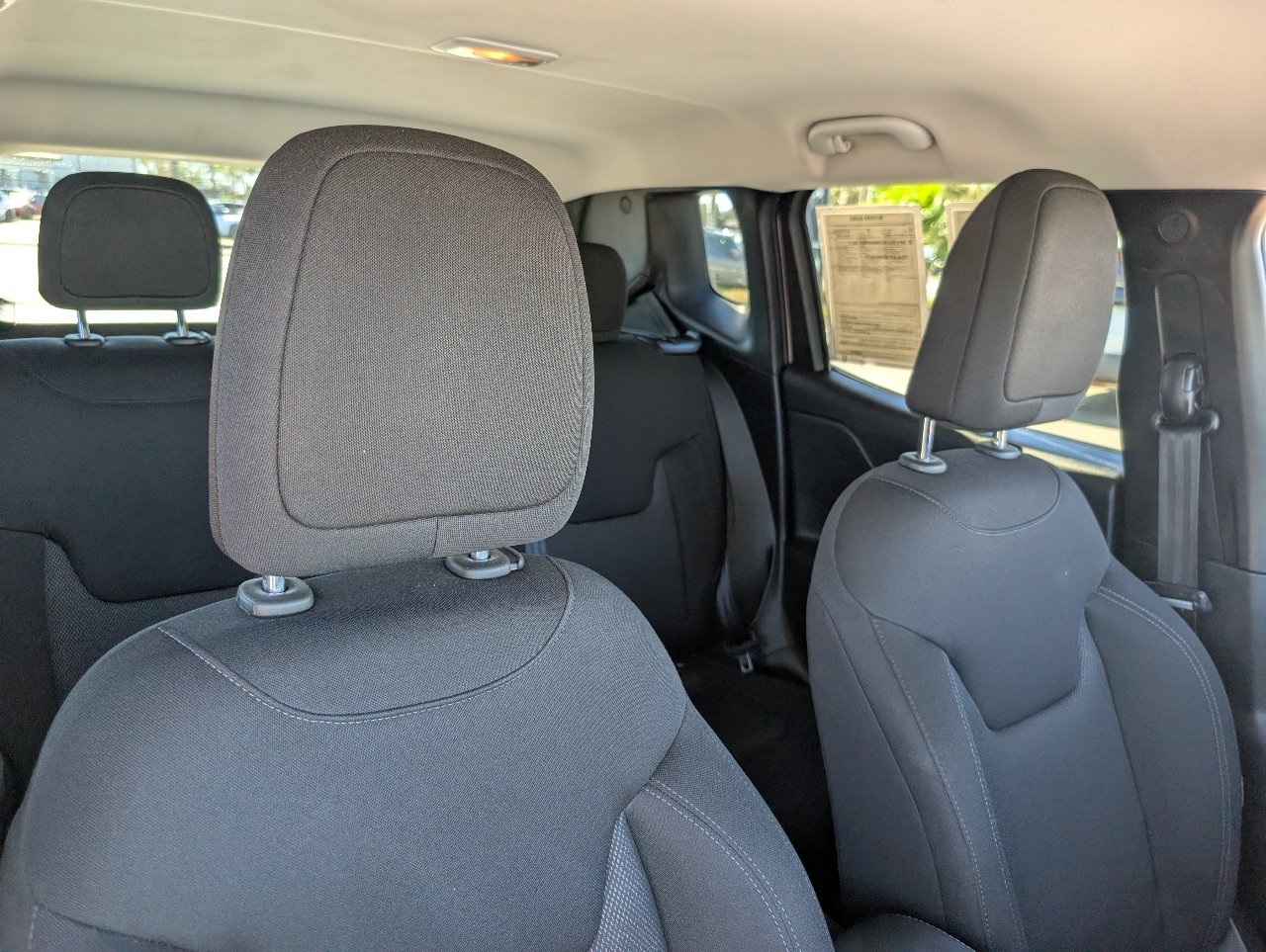 Used 2023 Jeep Renegade Latitude AWD/4WD image 3