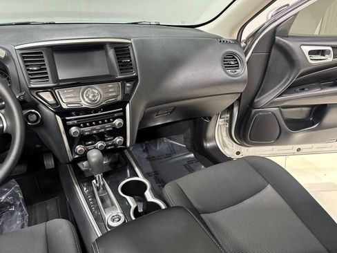 Used 2020 Nissan Pathfinder S AWD/4WD image 18