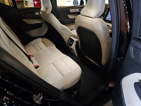 Certified 2024 Volvo XC40 B5 Plus w/ Climate Package AWD/4WD image 8