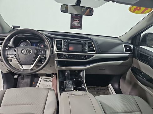 Used 2014 Toyota Highlander LE FWD image 13