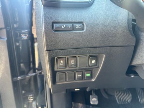 Used 2020 Nissan Rogue S FWD image 21