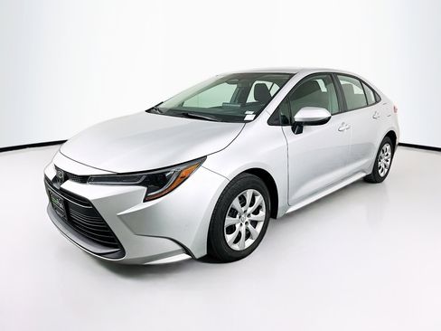 Used 2024 Toyota Corolla LE image 3