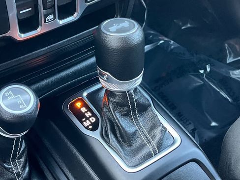 Used 2022 Jeep Wrangler Unlimited Sahara image 27