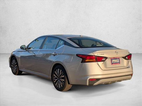 Used 2024 Nissan Altima 2.5 SV image 8