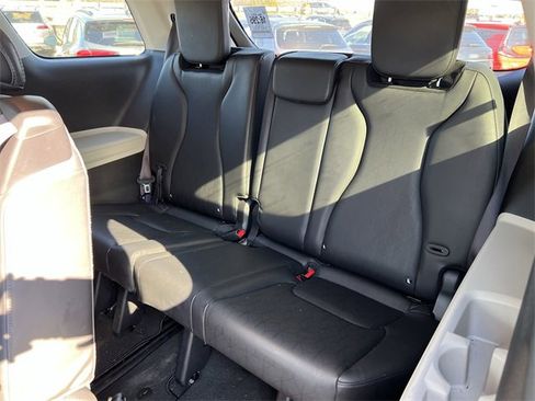 Certified 2024 Kia Carnival LX image 22