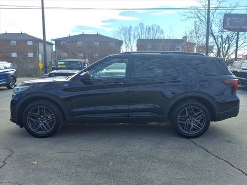 Used 2025 Ford Explorer ST-Line w/ ST-Line Street Pack image 6