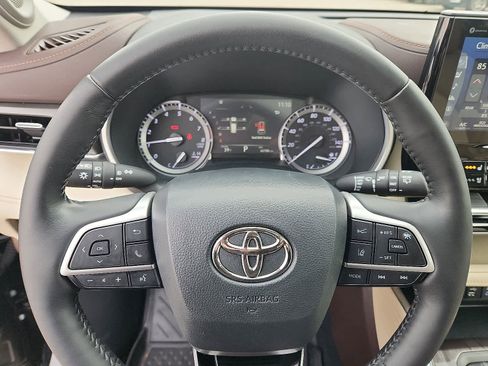 Used 2022 Toyota Highlander Limited image 22