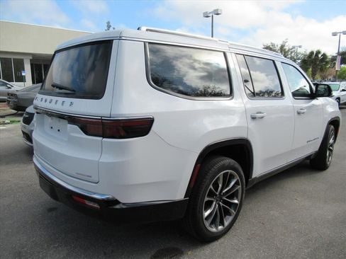 Used 2024 Jeep Wagoneer Series III w/ Premium Group I image 4