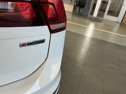 Used 2021 Volkswagen Tiguan SE R-Line image 4