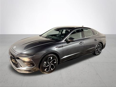 Used 2024 Hyundai Sonata SEL FWD image 2