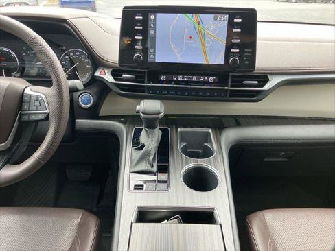 Certified 2023 Toyota Sienna Platinum image 20