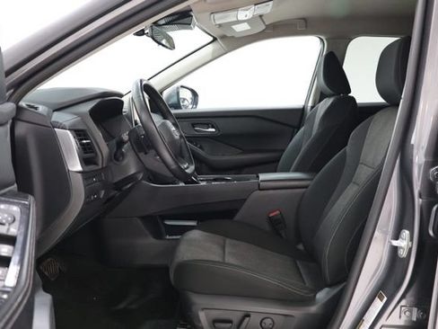 Used 2025 Nissan Rogue SV FWD image 17