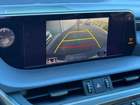 Used 2021 Lexus ES 300h w/ Premium Package image 20