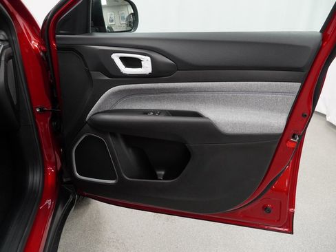 Certified 2025 Jeep Compass Latitude w/ Convenience Group image 44