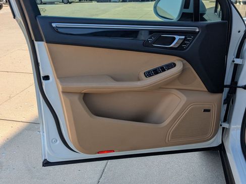 Used 2017 Porsche Macan image 13