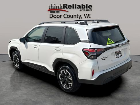 Used 2025 Subaru Forester Premium AWD/4WD image 3