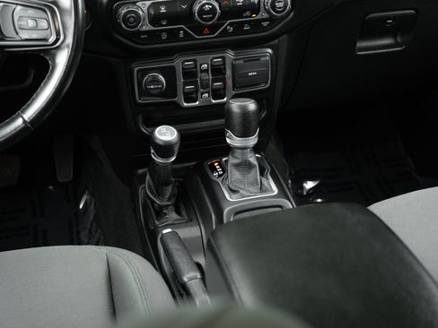 Used 2022 Jeep Gladiator Sport AWD/4WD image 11