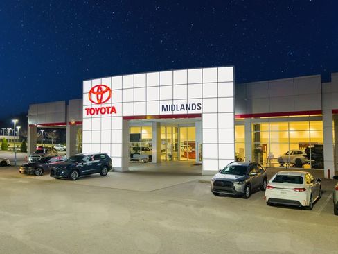 Used 2023 Toyota Camry SE w/ Convenience Package FWD image 8