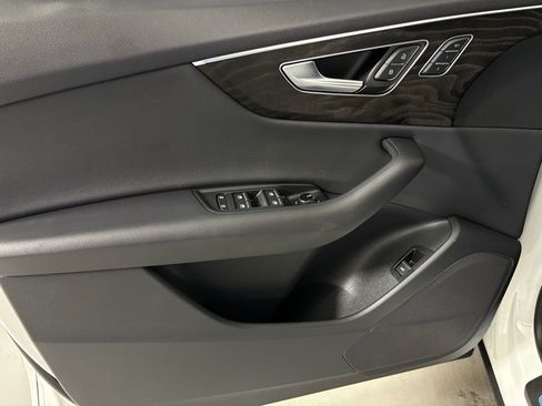 Used 2023 Audi Q8 Premium AWD/4WD image 13