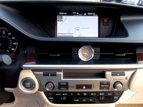 Used 2013 Lexus ES 350 w/ Luxury Pkg FWD image 23