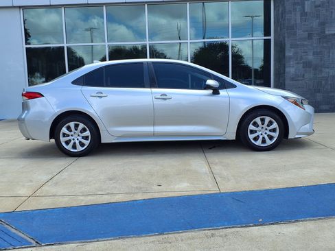 Used 2021 Toyota Corolla LE FWD image 25