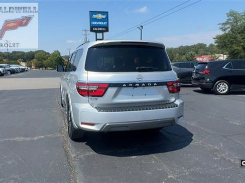 Used 2021 Nissan Armada SL w/ Captain's Chairs Package image 7