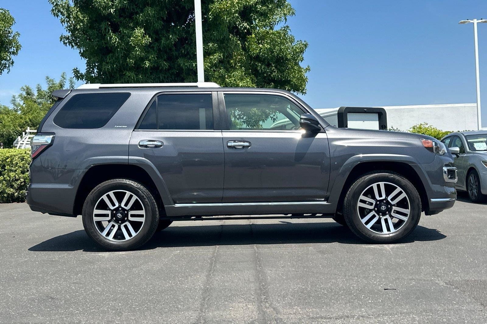 Used 2023 Toyota 4Runner Limited AWD/4WD image 3