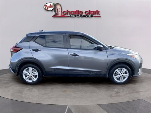 Used 2022 Nissan Kicks S image 7
