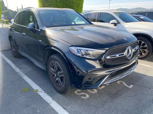 Used 2025 Mercedes-Benz GLC 350e 4MATIC image 2