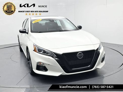 Used 2022 Nissan Altima 2.5 SR w/ Midnight Edition Package AWD/4WD image 2