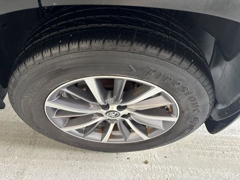 Used 2019 Toyota Highlander XLE image 9