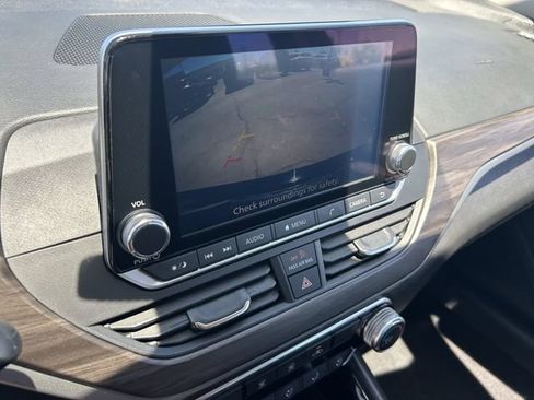 Used 2024 Nissan Altima 2.5 SV FWD image 29