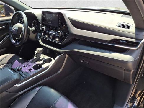 Used 2021 Toyota Highlander XSE AWD/4WD image 22
