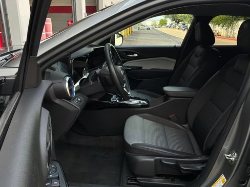 Used 2025 Chevrolet Trax LT w/ LT Convenience Package FWD image 10
