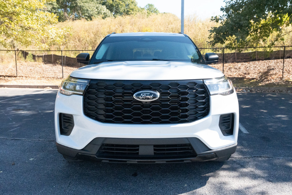 Used 2025 Ford Explorer Active RWD image 3