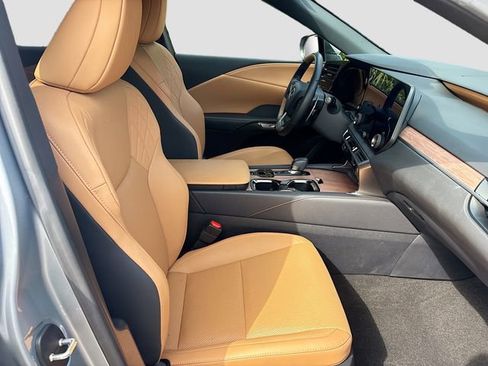 Used 2025 Lexus RX 350 Premium image 16