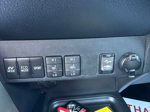 Used 2018 Toyota RAV4 Limited AWD/4WD image 24