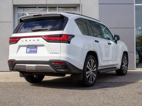 Used 2024 Lexus LX 600 4WD w/ Luxury Package image 10