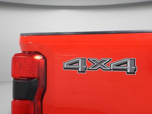 Used 2025 Ford F250 Lariat w/ Black Appearance Package image 26