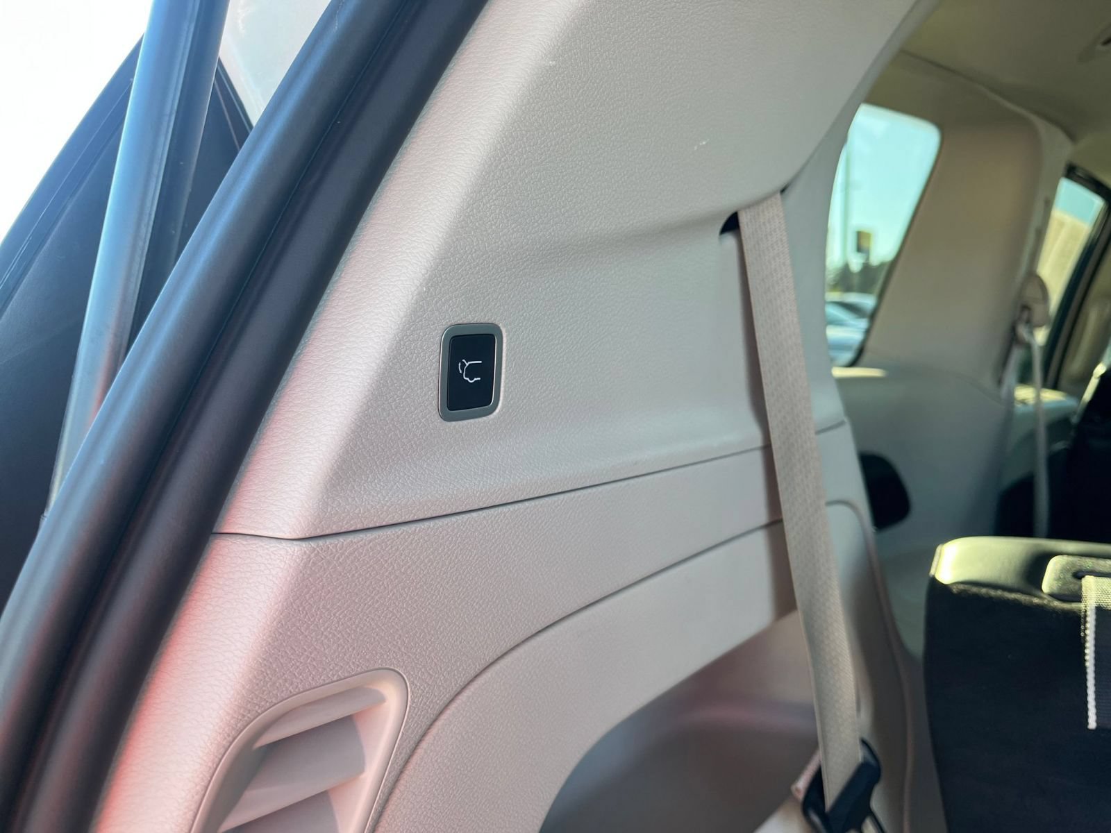 Used 2024 Chrysler Pacifica Touring-L FWD image 22