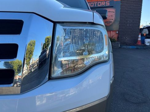 Used 2014 Ford Expedition XLT w/ Equipment Group 202A AWD/4WD image 5
