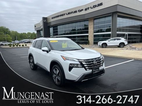 Used 2025 Nissan Rogue SL AWD/4WD image 1
