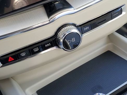 New 2026 Volvo XC60 T8 Ultra w/ Protection Package Premier image 17