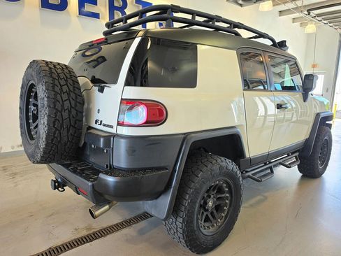 Used 2014 Toyota FJ Cruiser 4WD w/ Convenience Package image 10