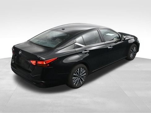 Used 2025 Nissan Altima 2.5 SV FWD image 30