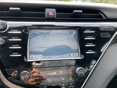 Used 2018 Toyota Camry Hybrid FWD image 26